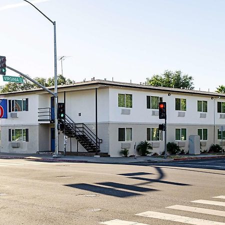 Motel 6-Modesto, Ca - Downtown Eksteriør billede