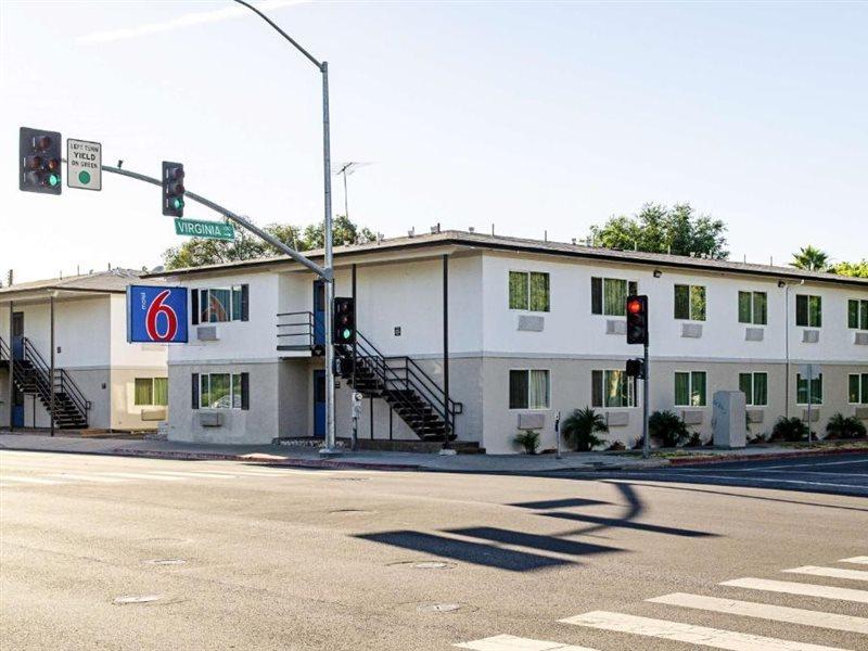 Motel 6-Modesto, Ca - Downtown Eksteriør billede