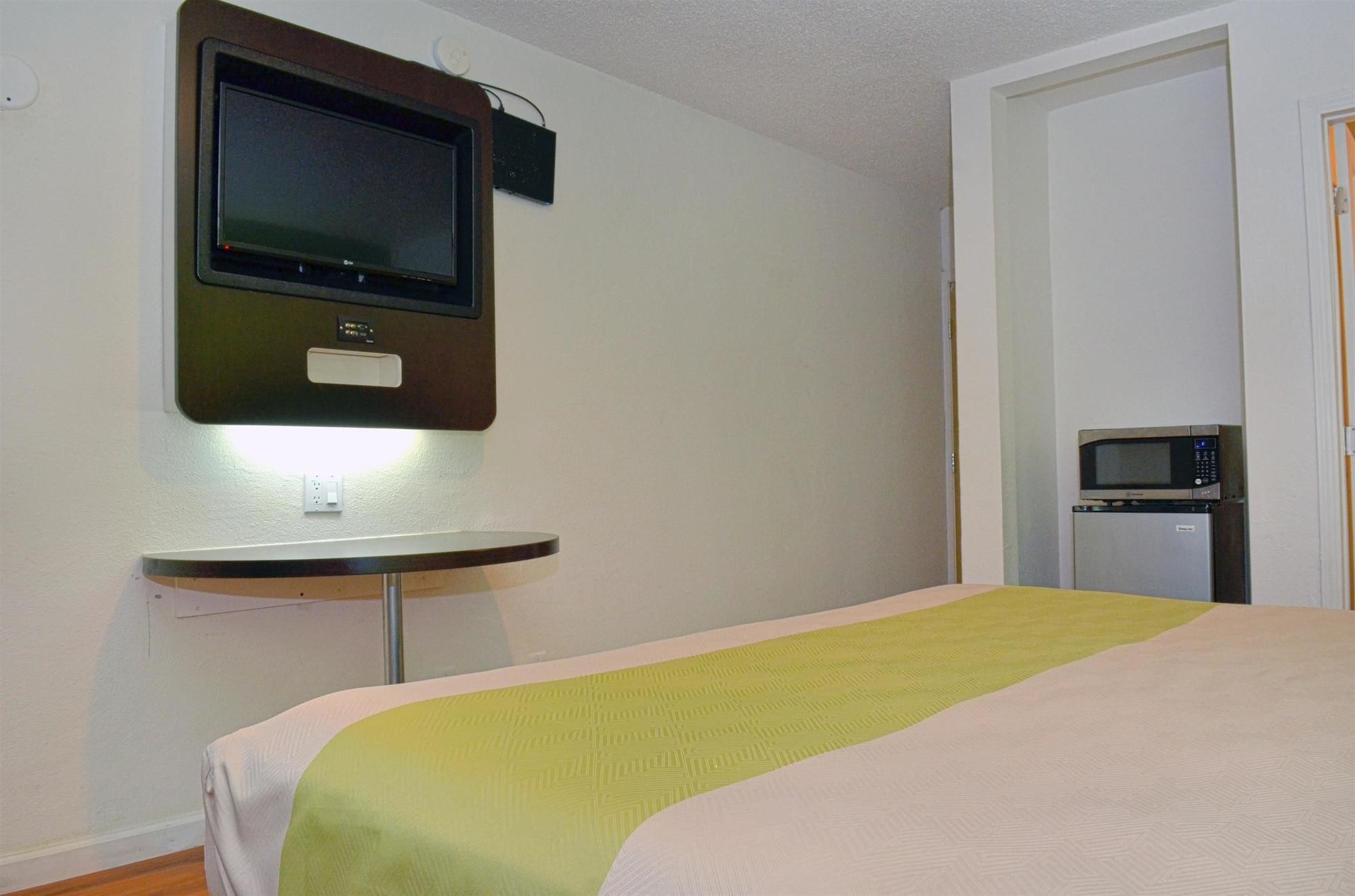 Motel 6-Modesto, Ca - Downtown Eksteriør billede