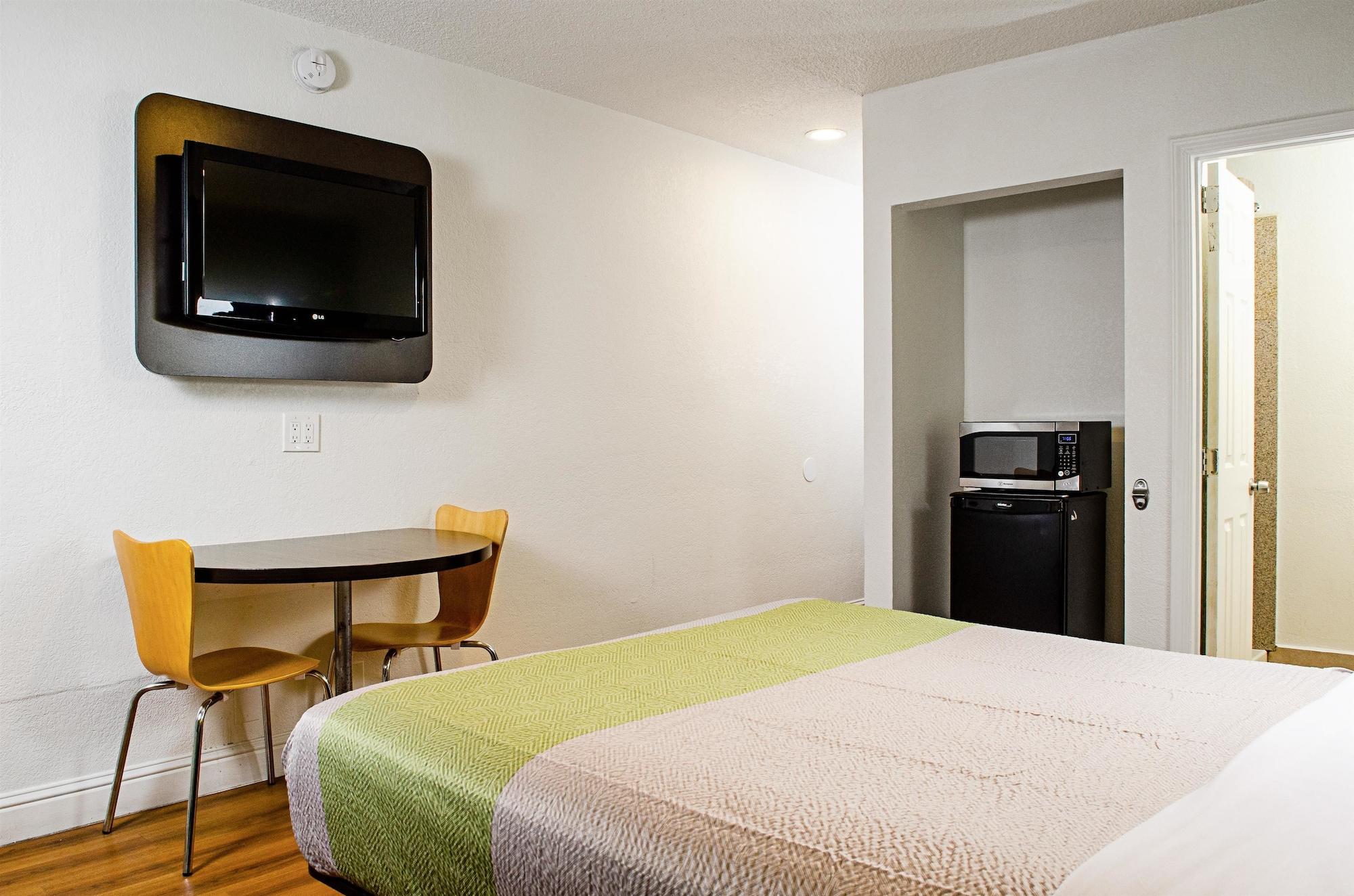 Motel 6-Modesto, Ca - Downtown Eksteriør billede