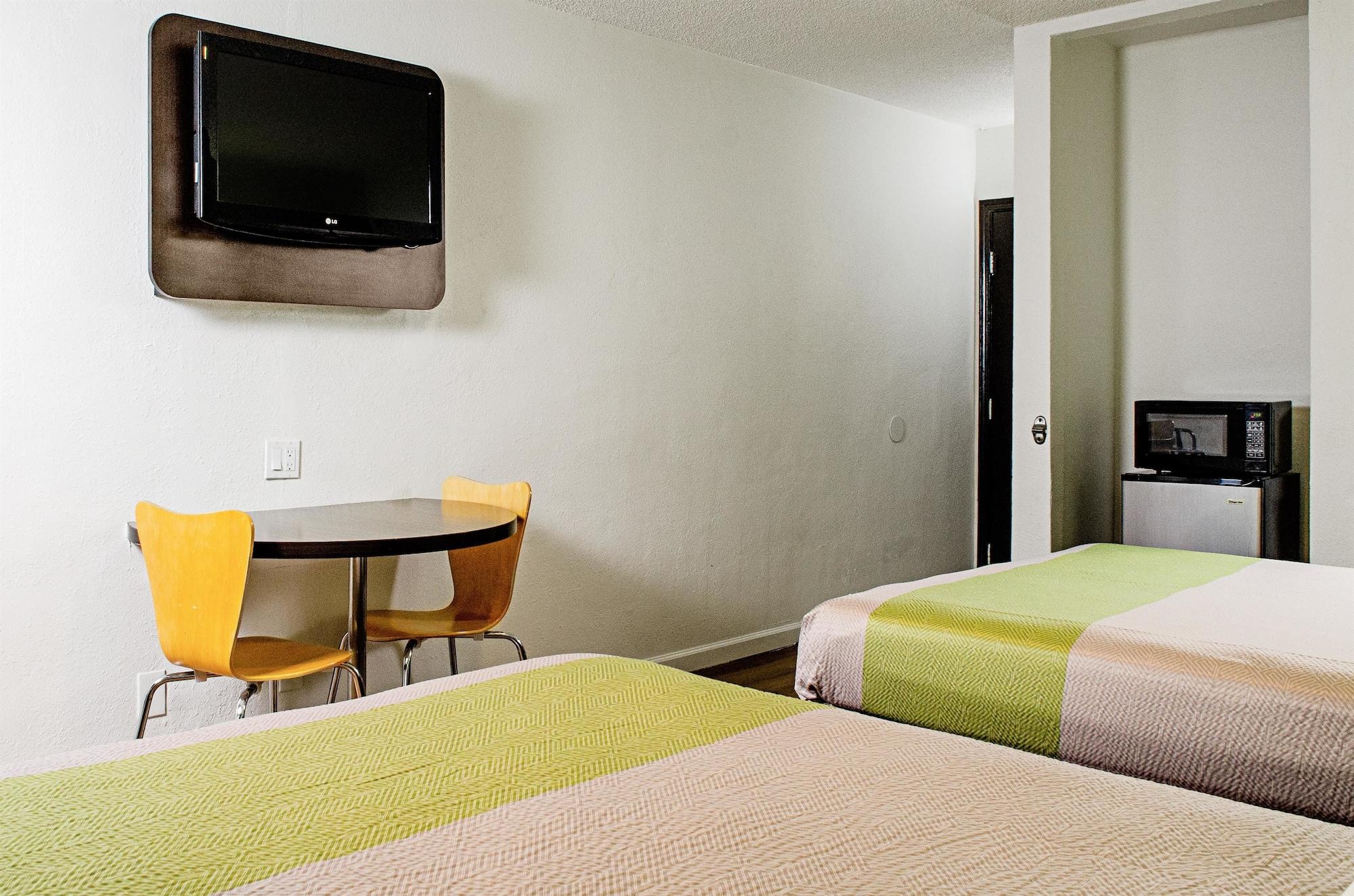 Motel 6-Modesto, Ca - Downtown Eksteriør billede
