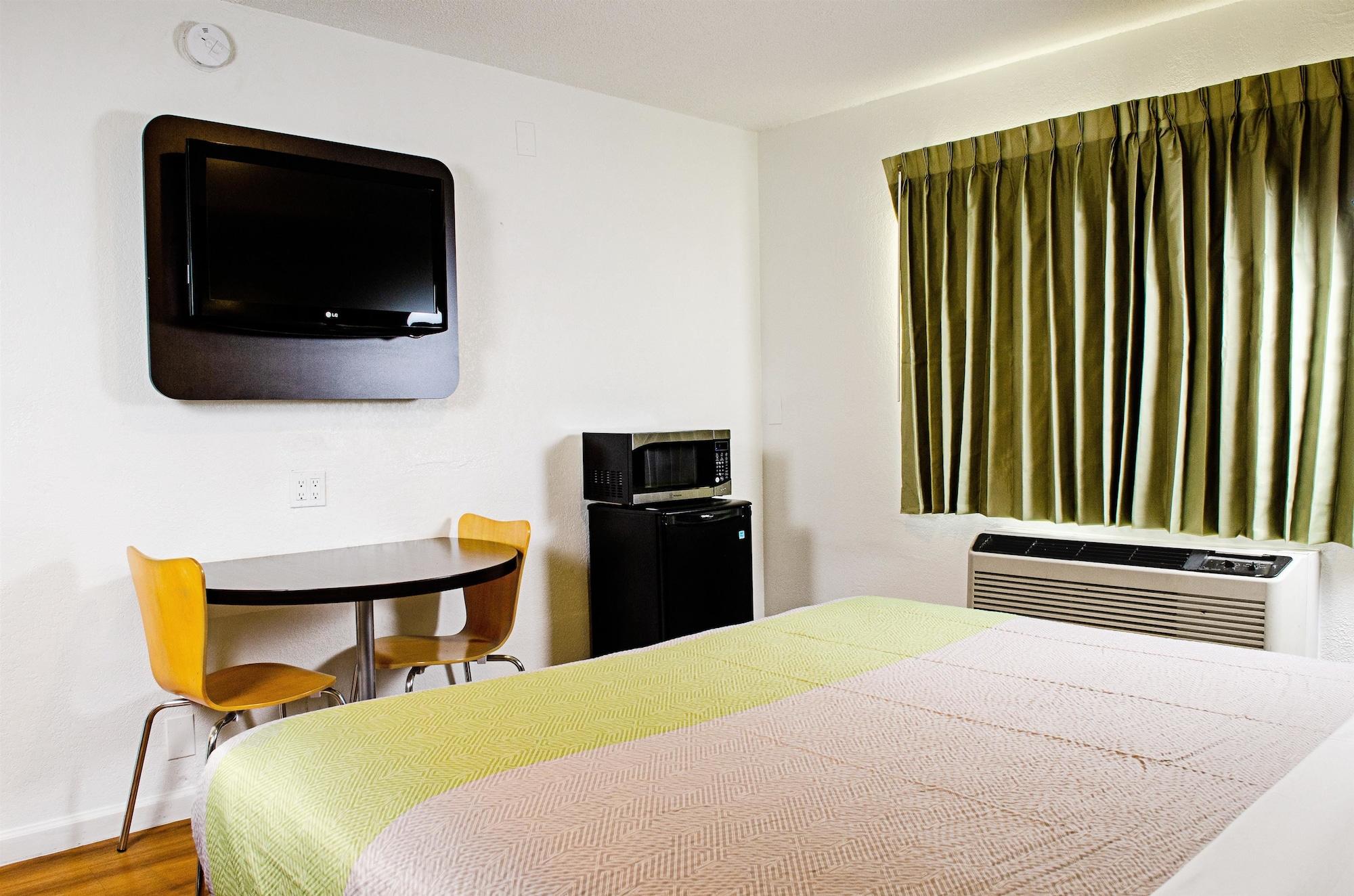 Motel 6-Modesto, Ca - Downtown Eksteriør billede