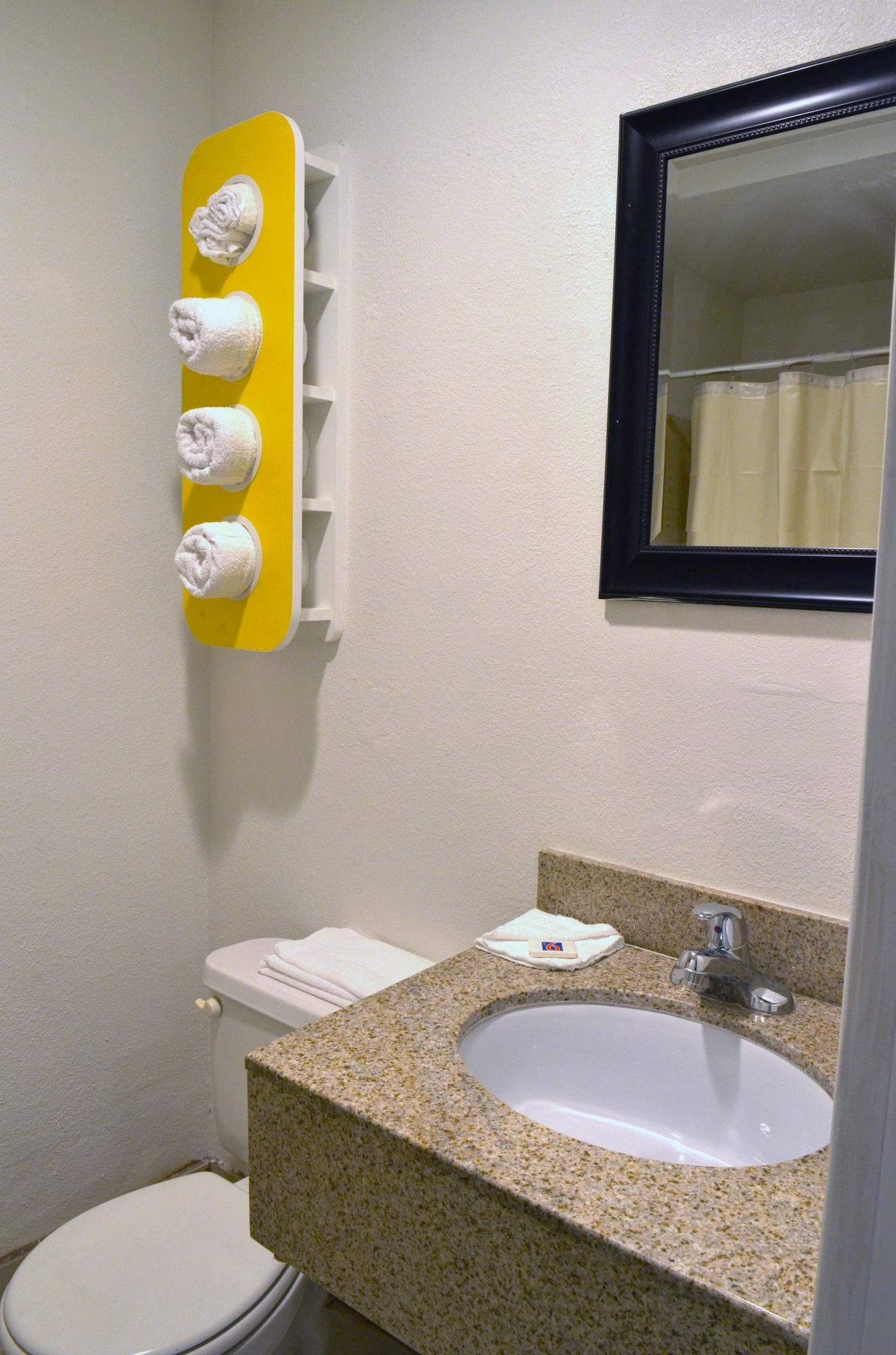 Motel 6-Modesto, Ca - Downtown Eksteriør billede