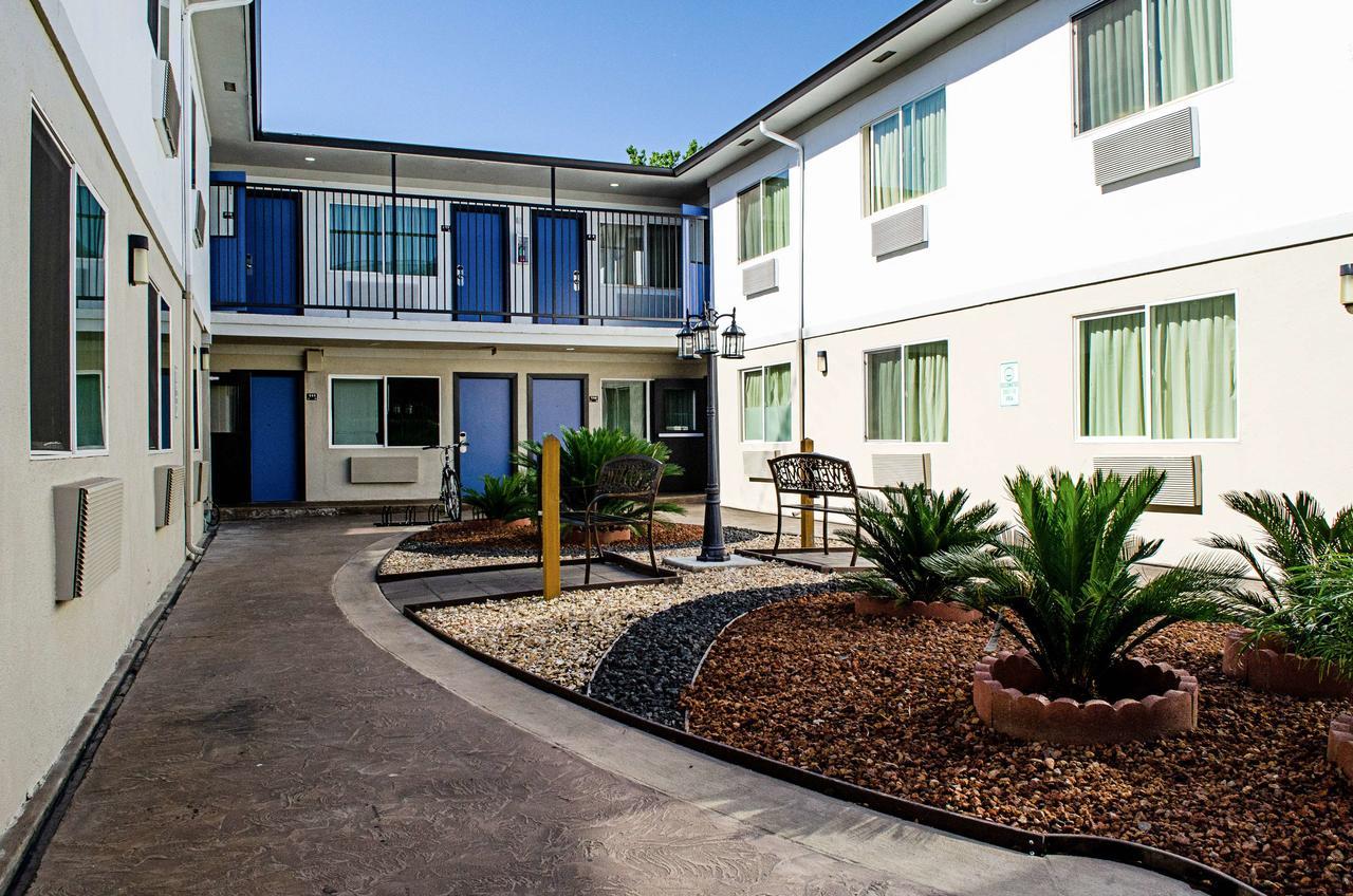 Motel 6-Modesto, Ca - Downtown Eksteriør billede