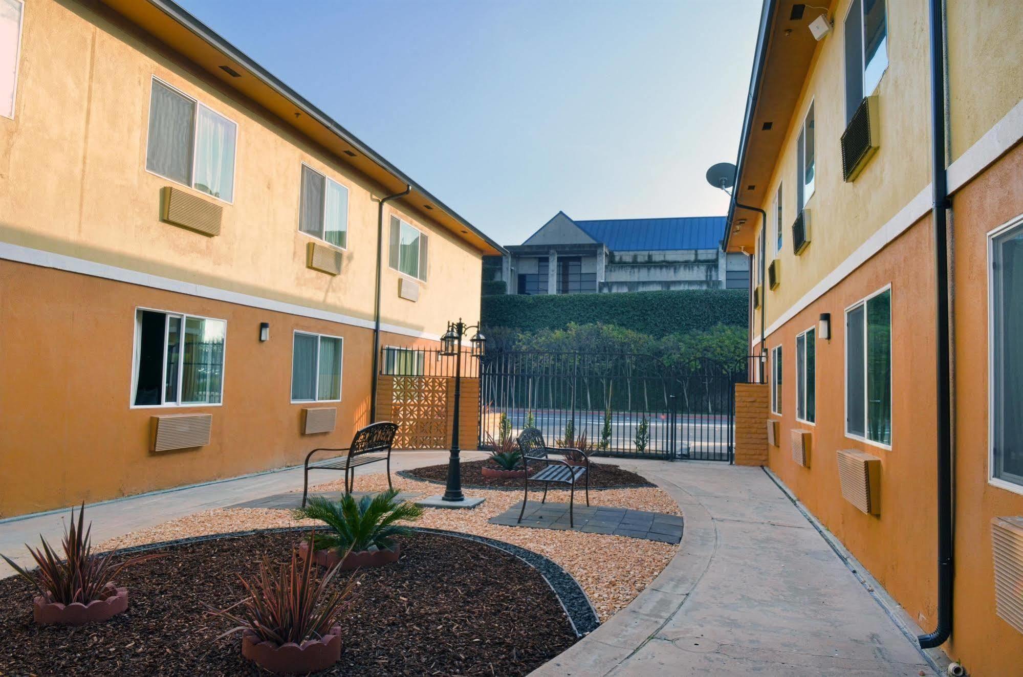 Motel 6-Modesto, Ca - Downtown Eksteriør billede