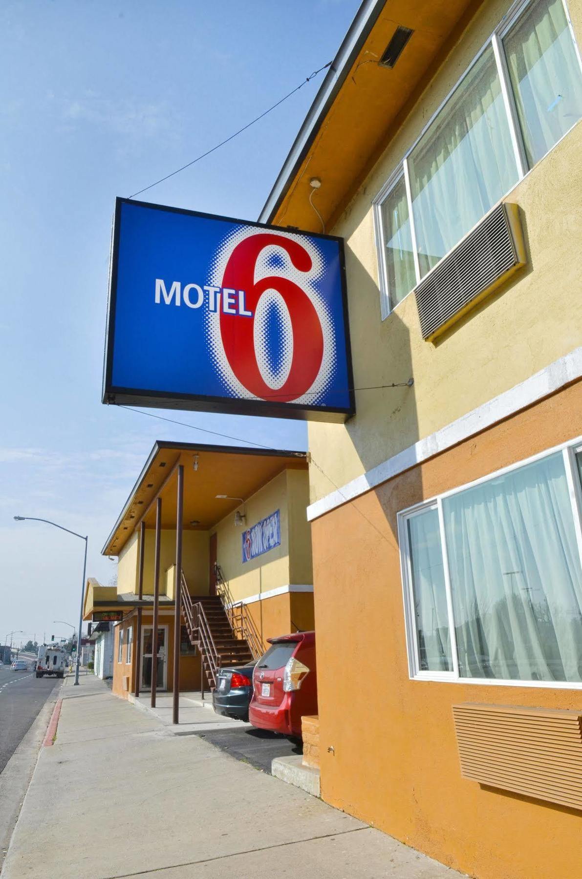 Motel 6-Modesto, Ca - Downtown Eksteriør billede