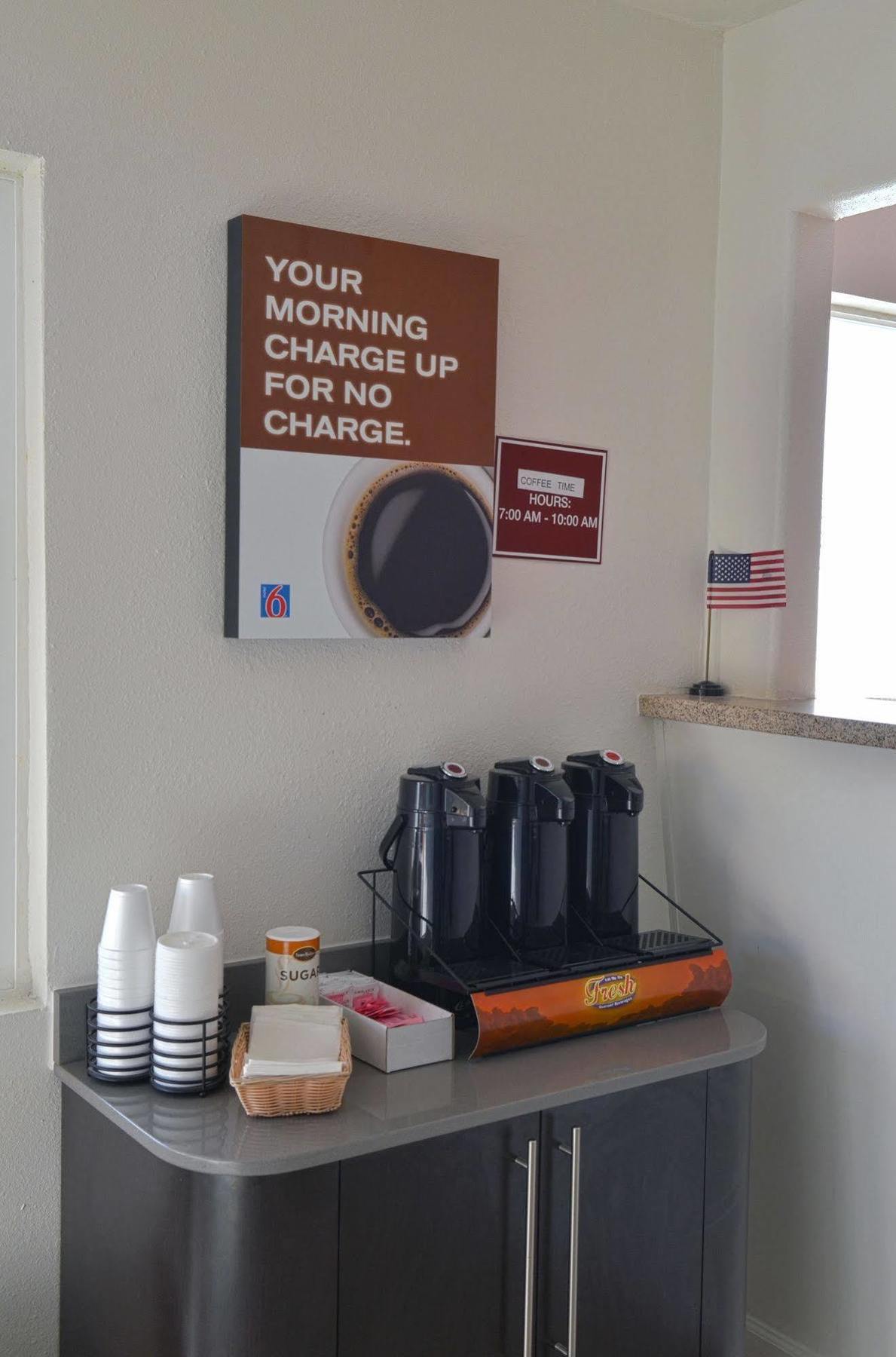 Motel 6-Modesto, Ca - Downtown Eksteriør billede
